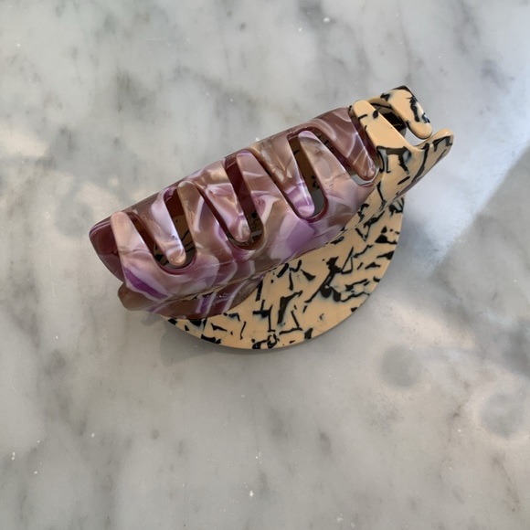 NWT 🆕 Anthropologie Marbled Yin & Yang Hair Claw Clip • Pink Multi - Picture 5 of 6